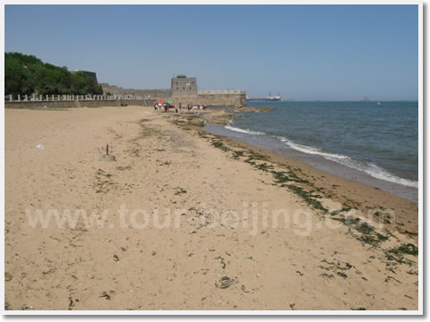 The beach on the southest side of Laolongtou.