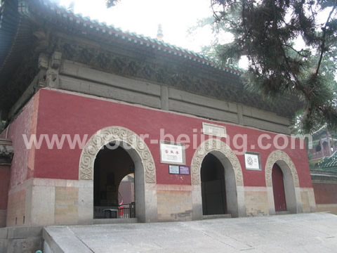 The main entrance to Pule Temple