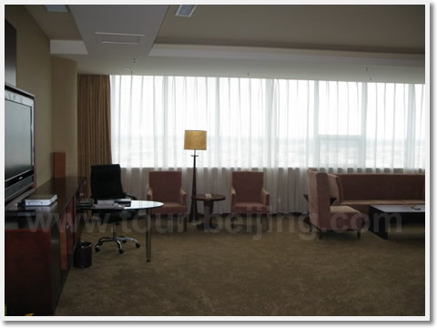 Very spacious place in front of the two beds.
