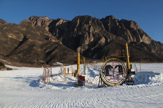 The drag lifts to move skiers to the beginners trails.