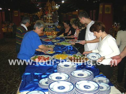 Excellent buffet lunch at the terra-cotta army restaurant - Qin Emperor Food Restaurant