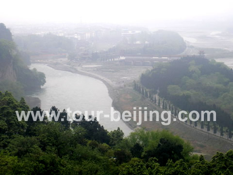 The irigation river or also called inner river. The river was made possible by cutting through the mountain.