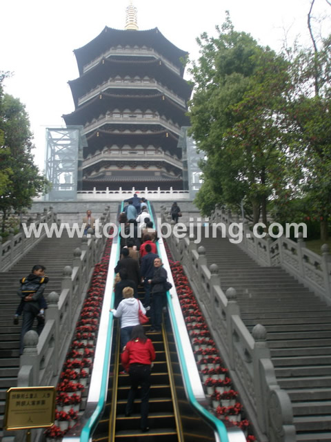 Climbing up Leifeng Pagoda