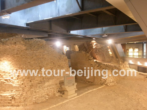 Under the new Leifeng Pagoda is the relics of the old Leifeng Pagoda