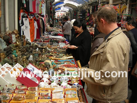 Vio and Cristina were choosing some junk at the market