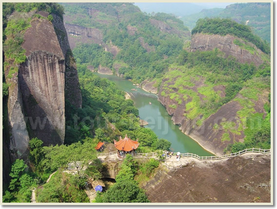 虎嘯岩景勝地